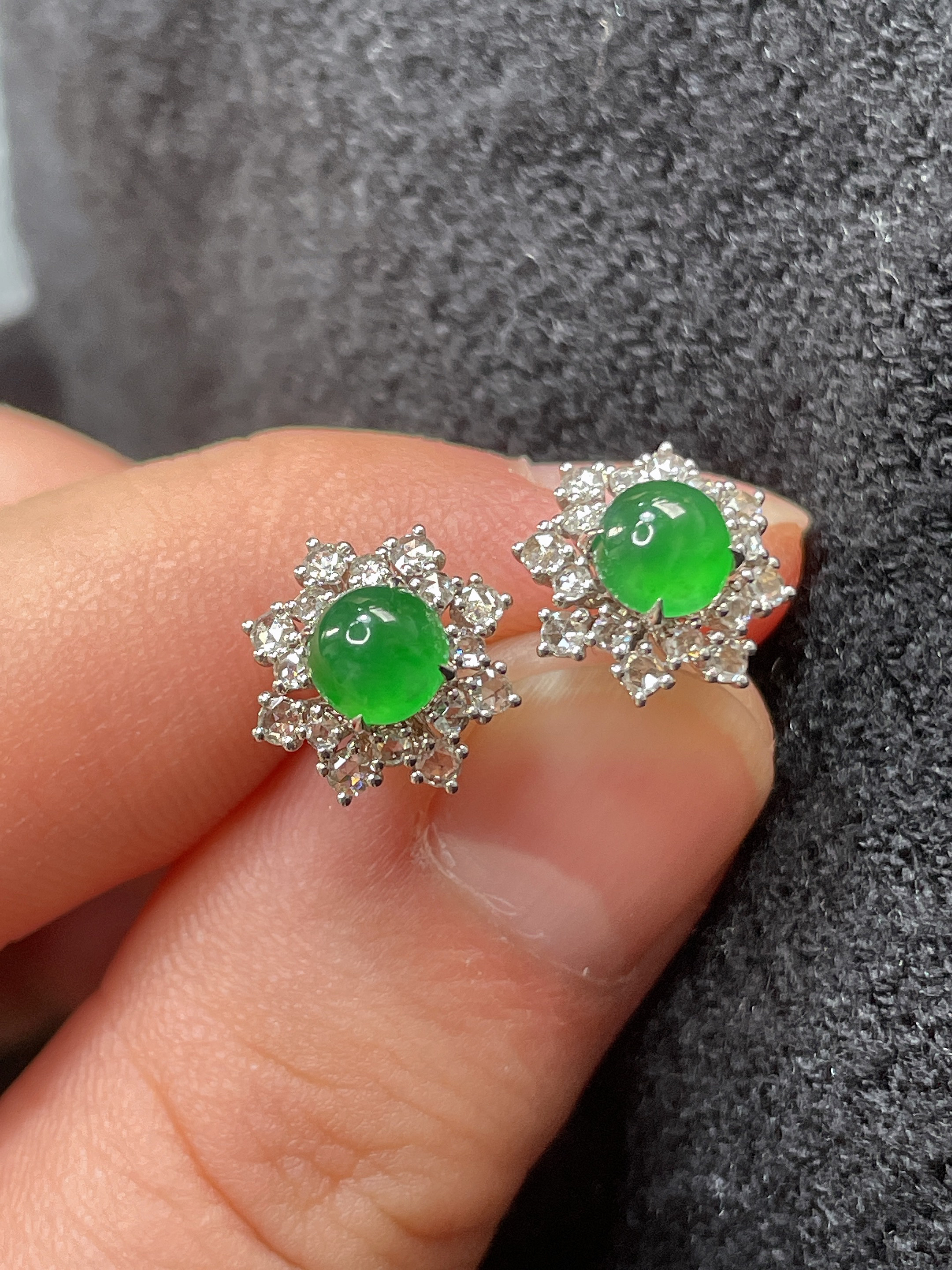 天然缅甸翡翠阳绿蛋面耳钉