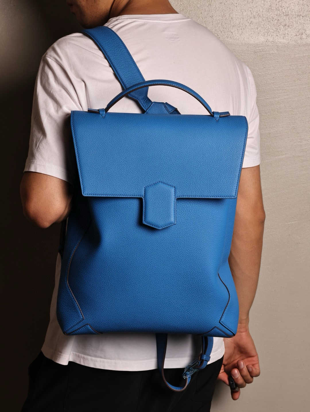 新款牛皮双肩包男真皮背包大容量电脑书包休闲旅行通勤手提包