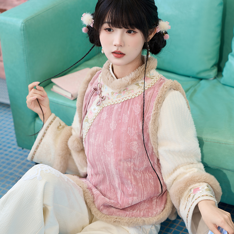 十三余小豆蔻儿[瑞桃]冬日国风刺绣马甲上衣套装毛绒保暖日常百搭