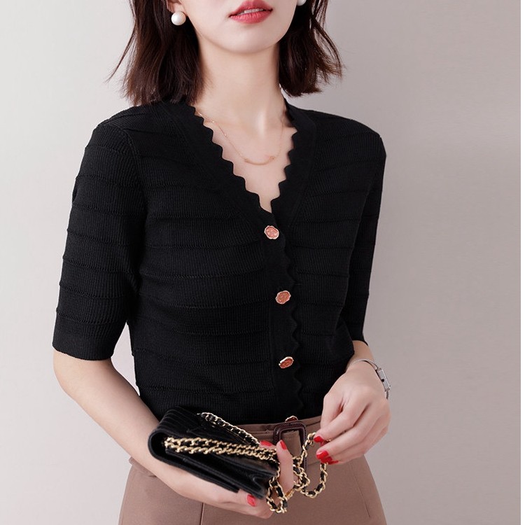 2023法式减龄洋气上衣女显瘦短款针织开衫夏季薄款修身针织衫V领