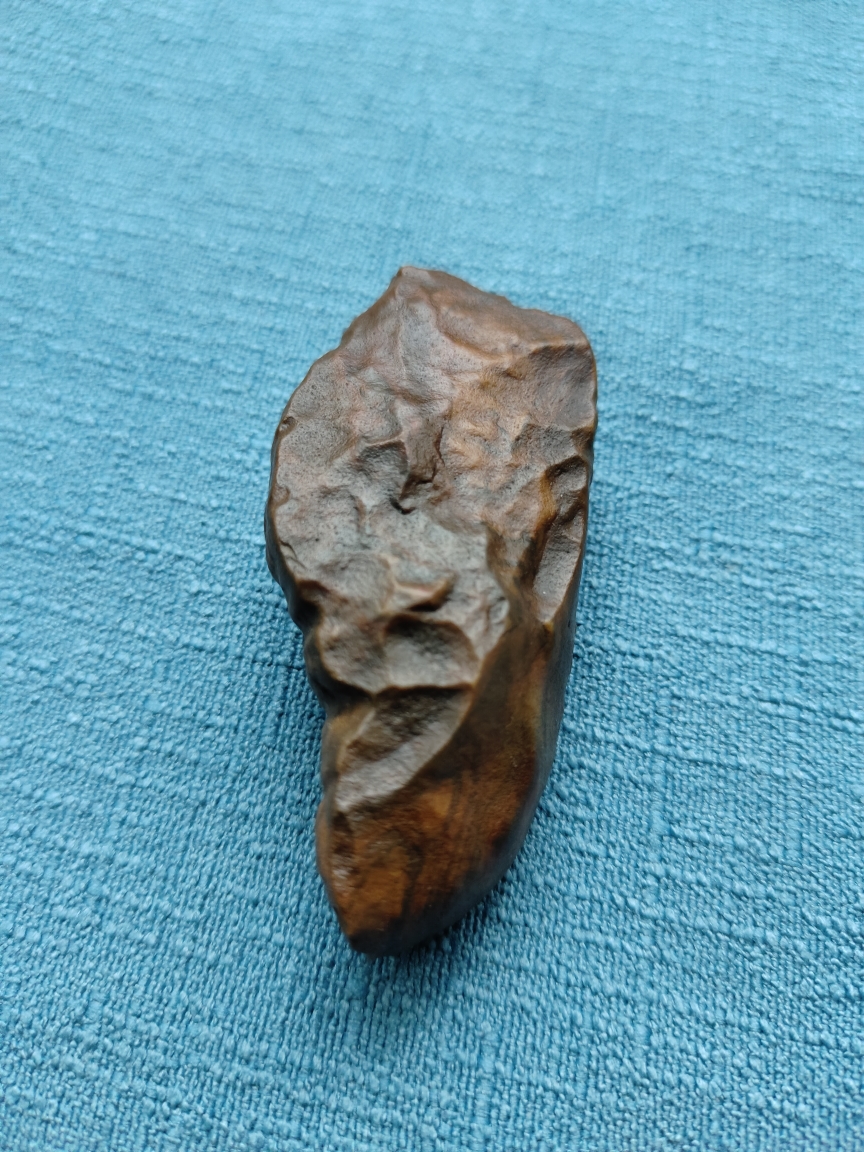 戈壁滩彩泥石，质地细腻，纹理清晰。包浆厚重。