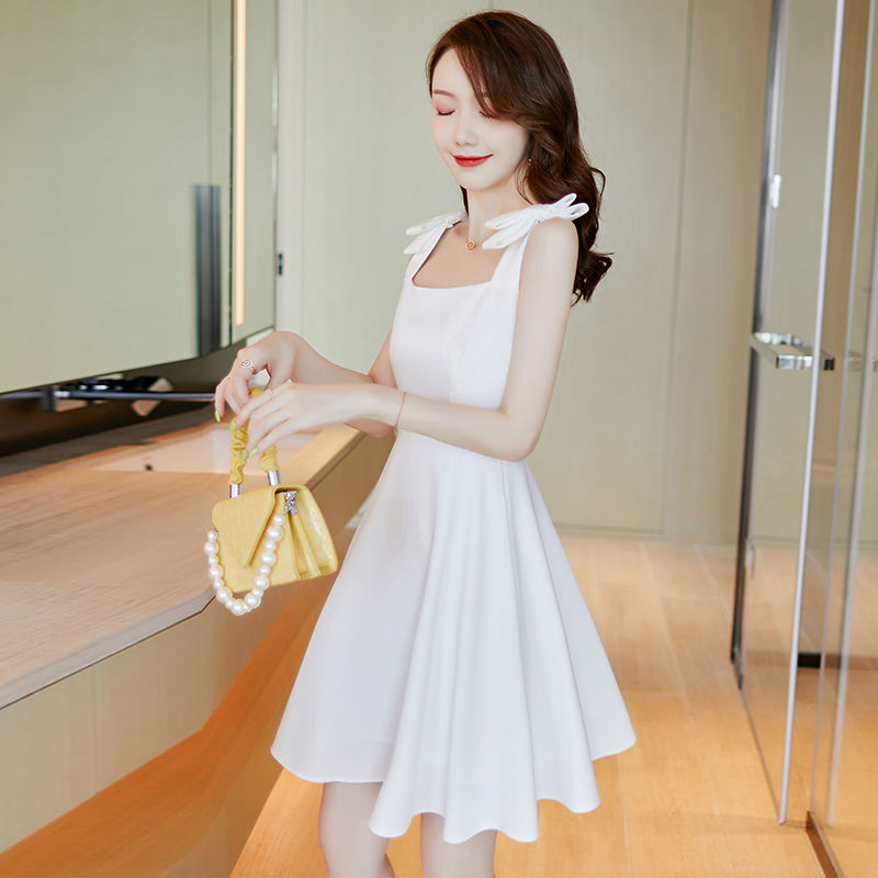 白色性感吊带连衣裙高级感仙女裙女夏显瘦新款气质小个子礼服裙子
