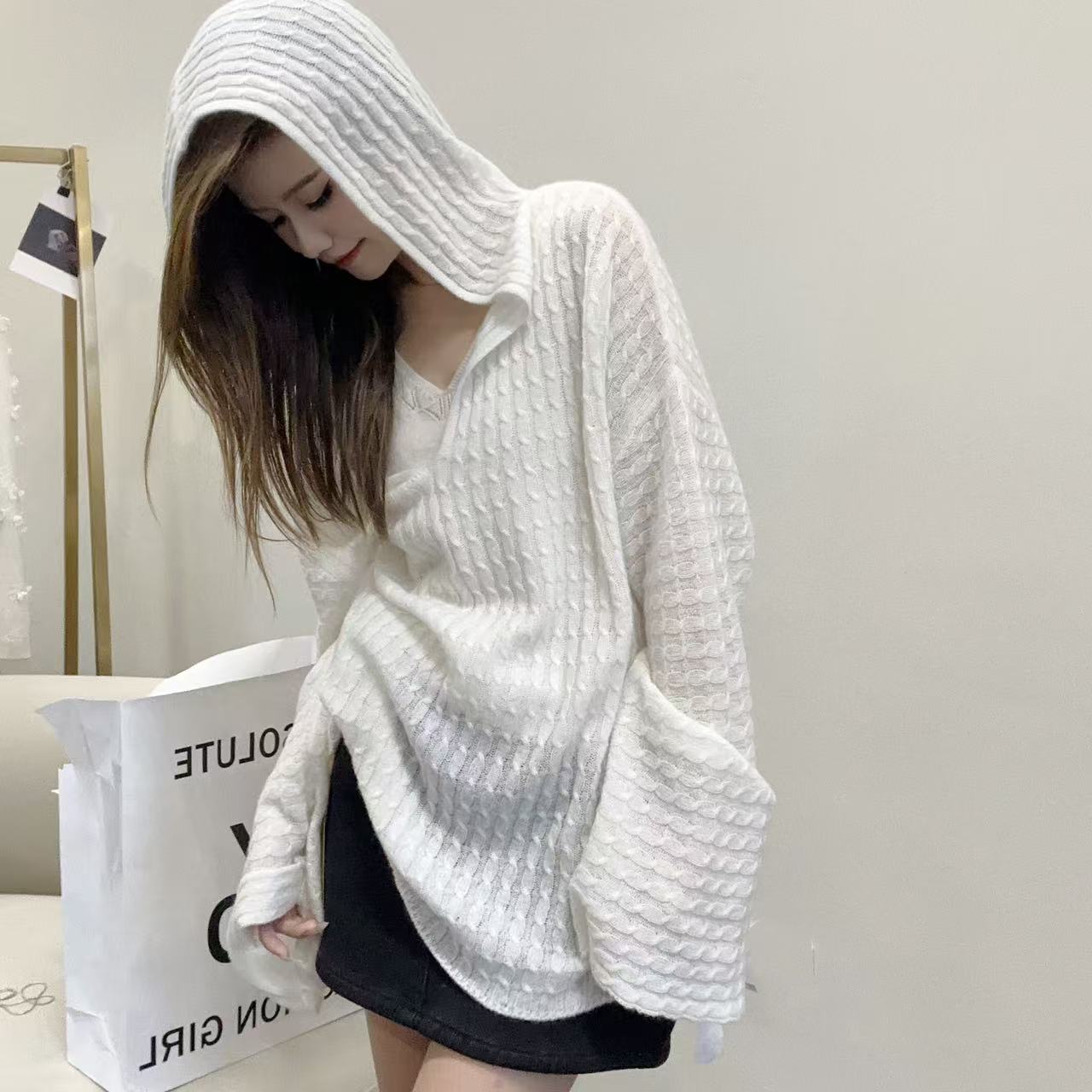 【俩月羊绒】轻奢241483-100羊绒温柔风时尚镂空V领连帽针织开衫