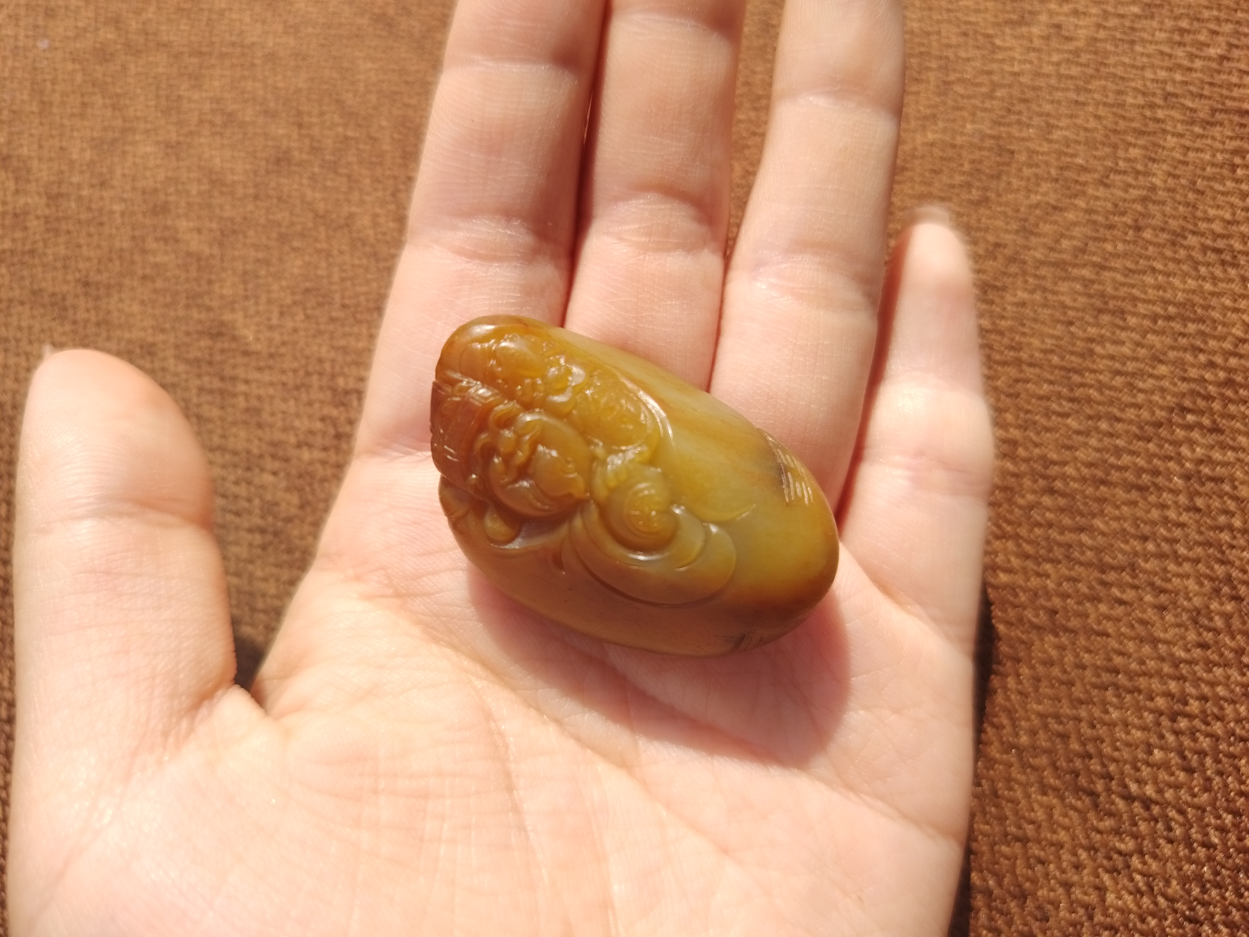 和田玉籽玉时尚吊坠