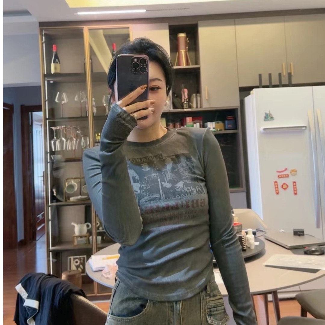 复古美式印花ins显瘦修身长袖T恤（带垫肩，衣长50）