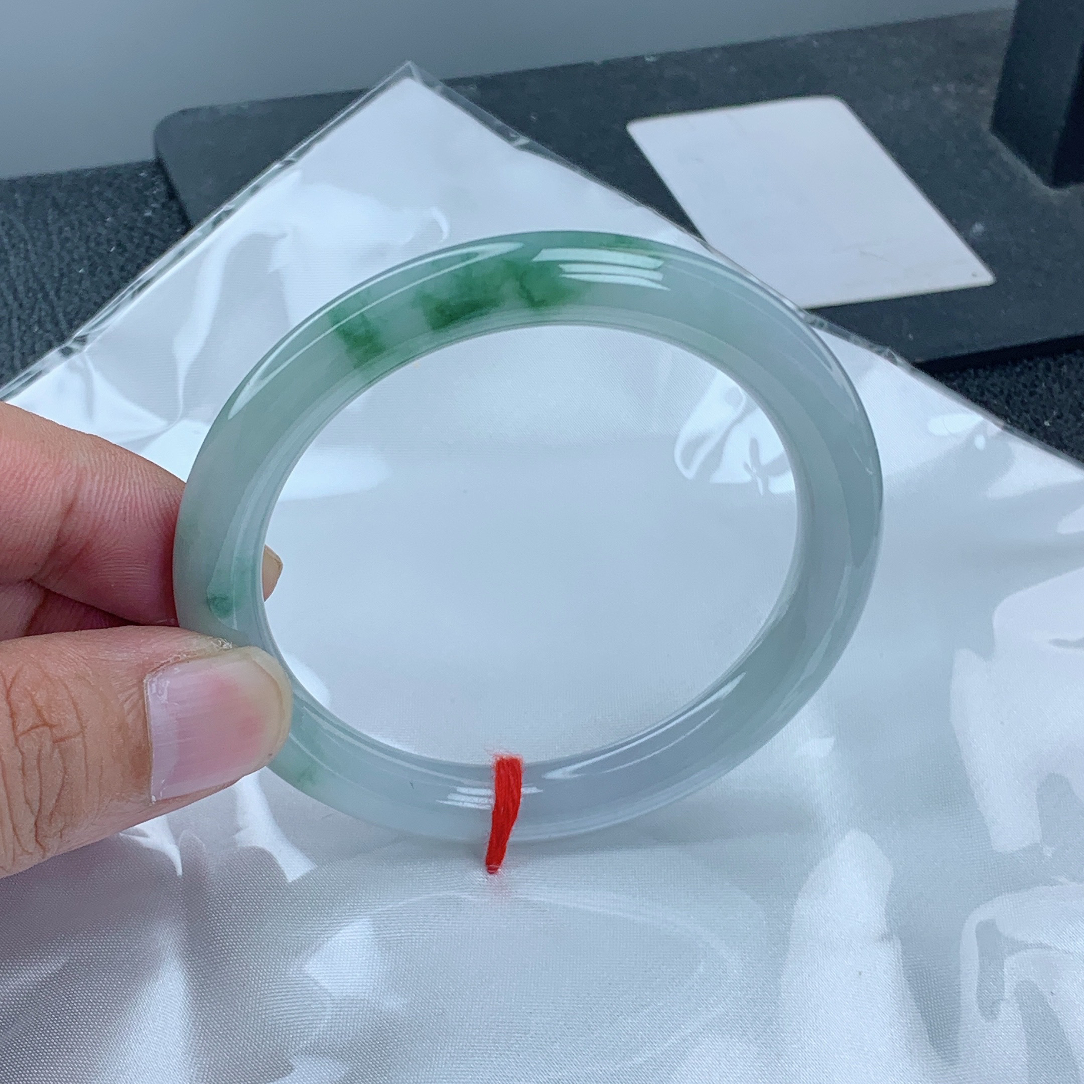 天然缅甸翡翠Ａ货手镯冰糯种飘花圆条56.5圈口手镯