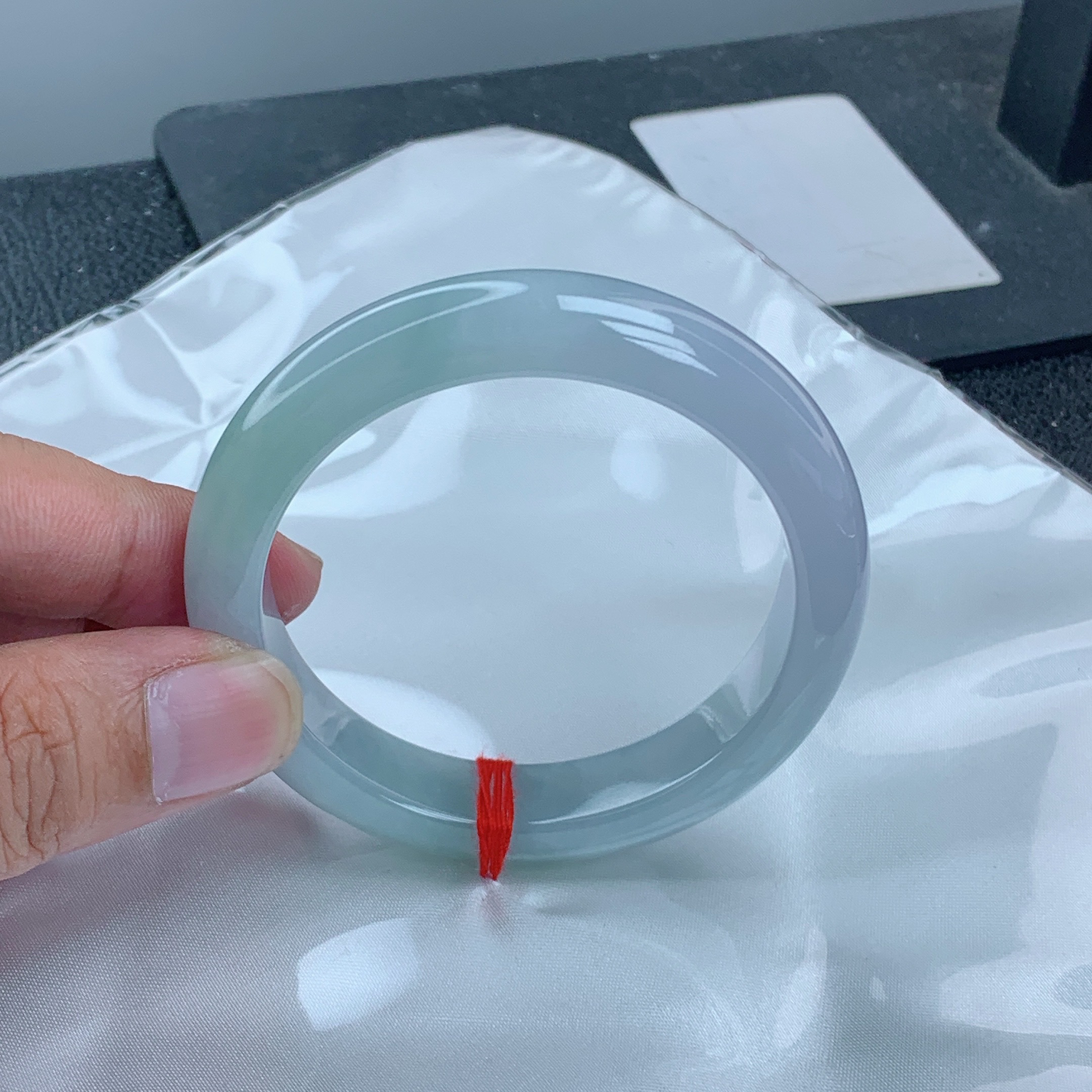 天然缅甸翡翠Ａ货手镯冰糯种淡绿53.7圈口手镯