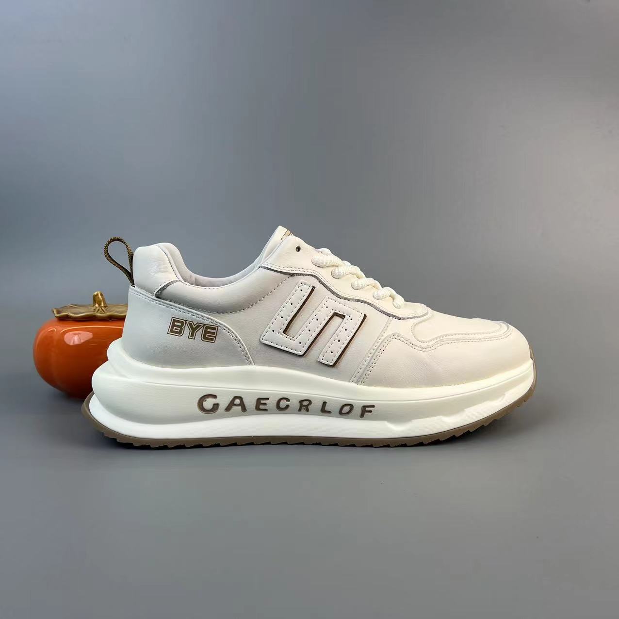 85662男士【关店清仓 不退不换】【皮鞋码】头层牛皮时尚休闲板鞋阿甘