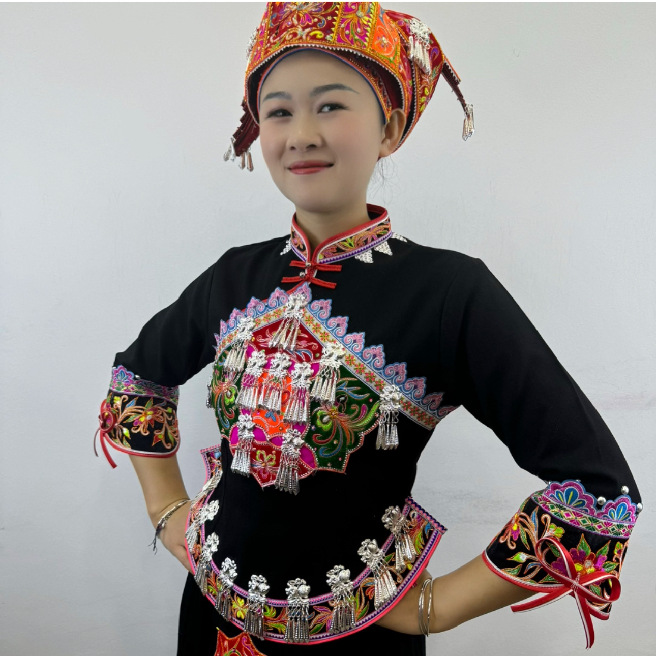 壮族服装，电脑刺绣，飘带