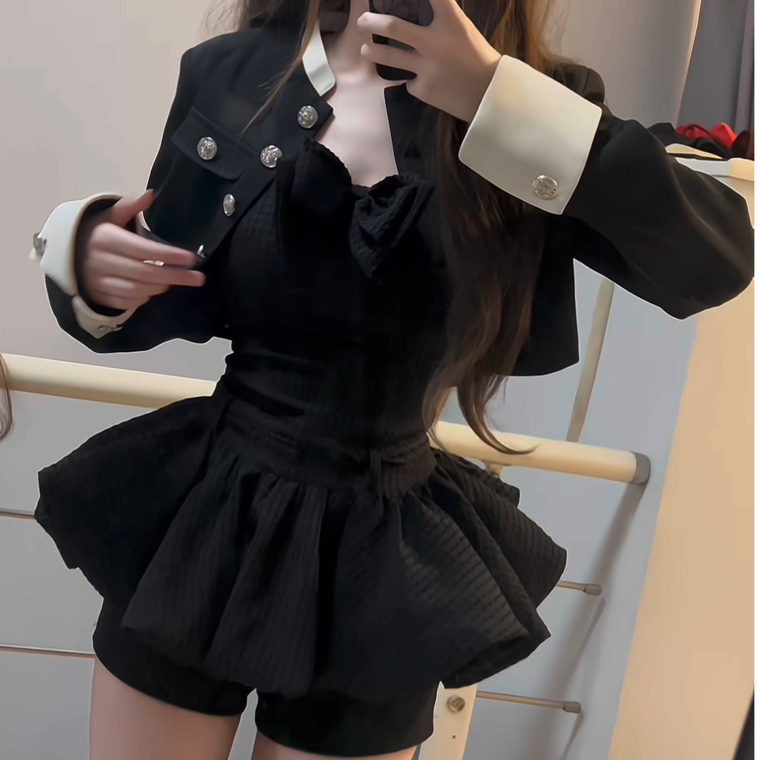 iqcq气球熊黑色小香风单排扣立领短款外套雅丹设计感撞色秋冬新款