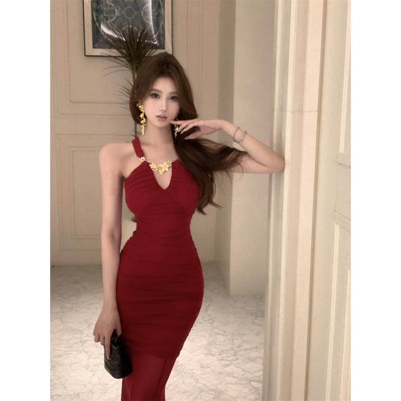 法式别致绝美金属扣挂脖连衣裙修身气质网纱拼接红色鱼尾礼服裙女