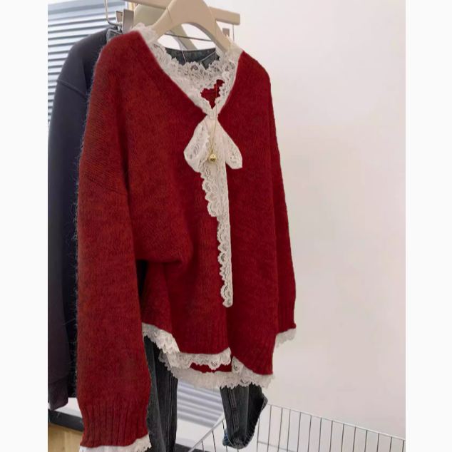 红色v领蕾丝拼接蝴蝶结毛衣女秋冬冬季2025新款高级感针织衫上衣