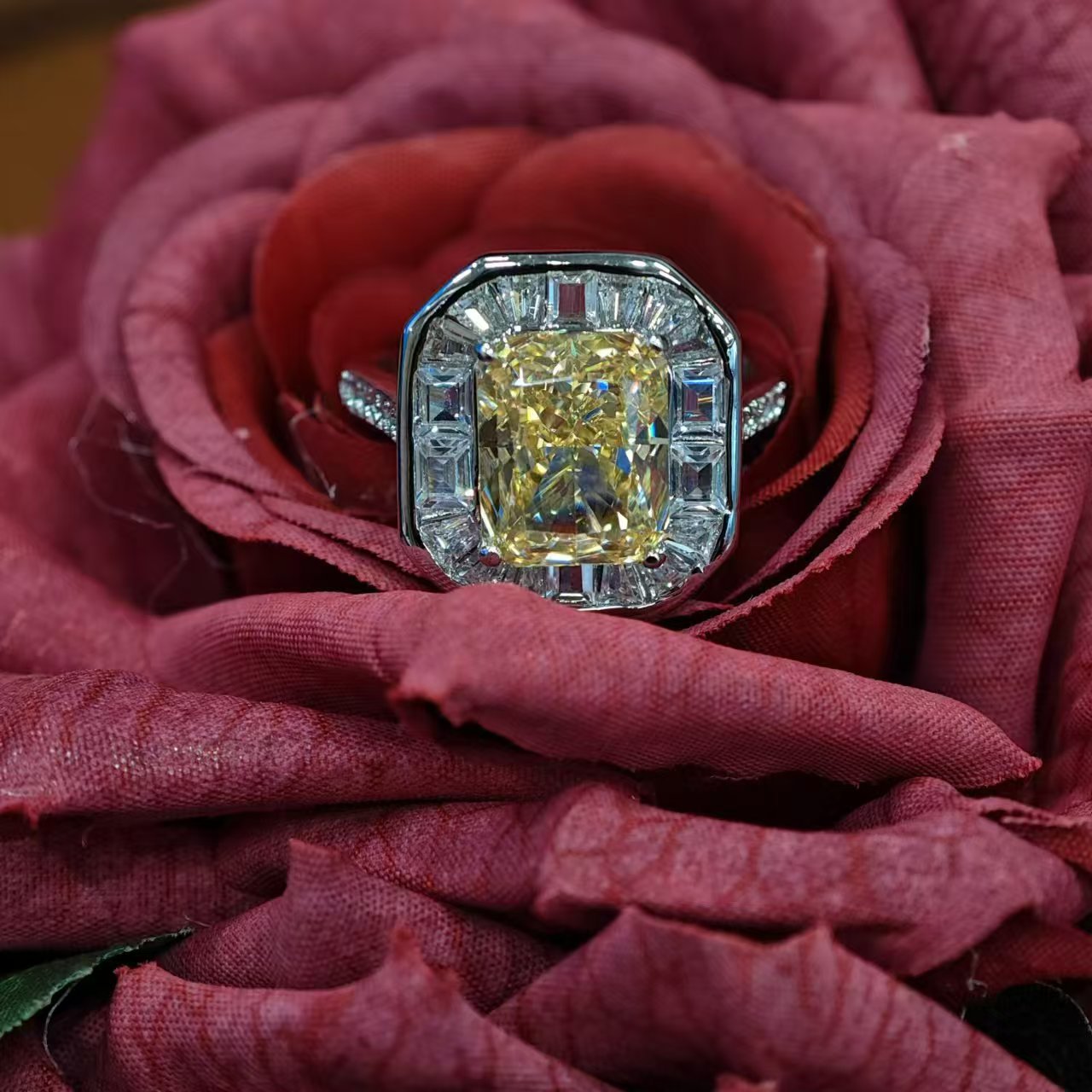 普利米尔金丝雀黄钻戒指-矿区高定金丝雀黄钻戒指镶嵌满钻0781115