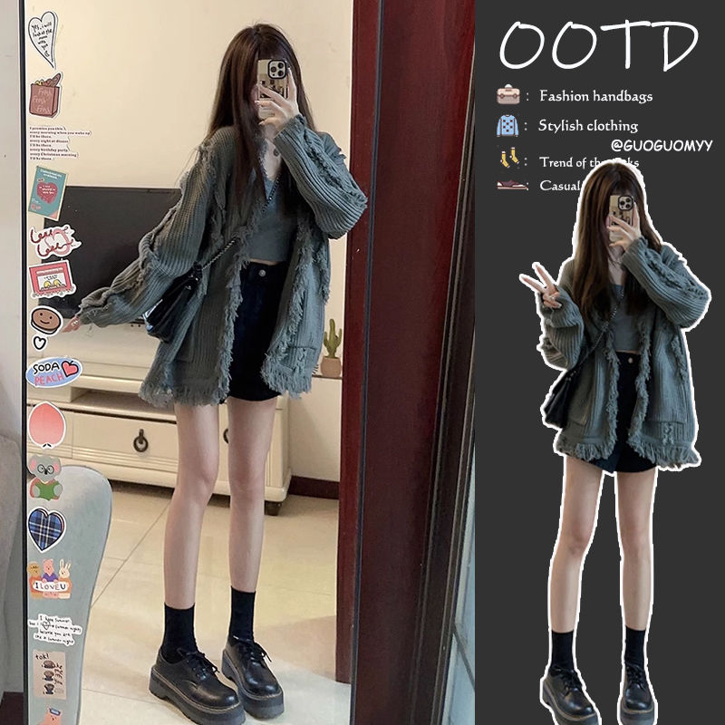 秋冬温柔系穿搭女一整套2023年新款韩版慵懒风开衫吊带短裤三件套