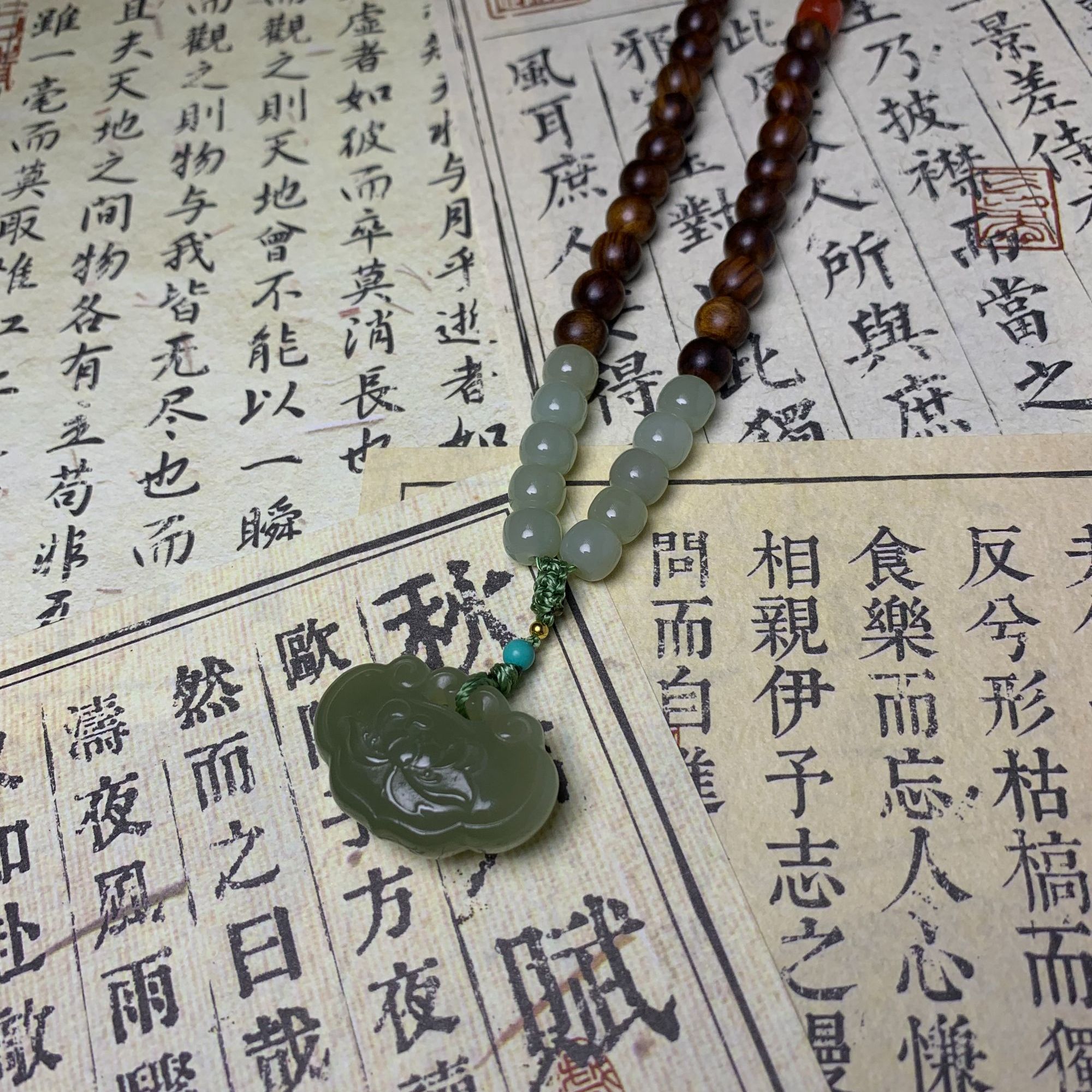 莲花锁 和田玉冰浅湖水黑花梨设计款吊坠项链