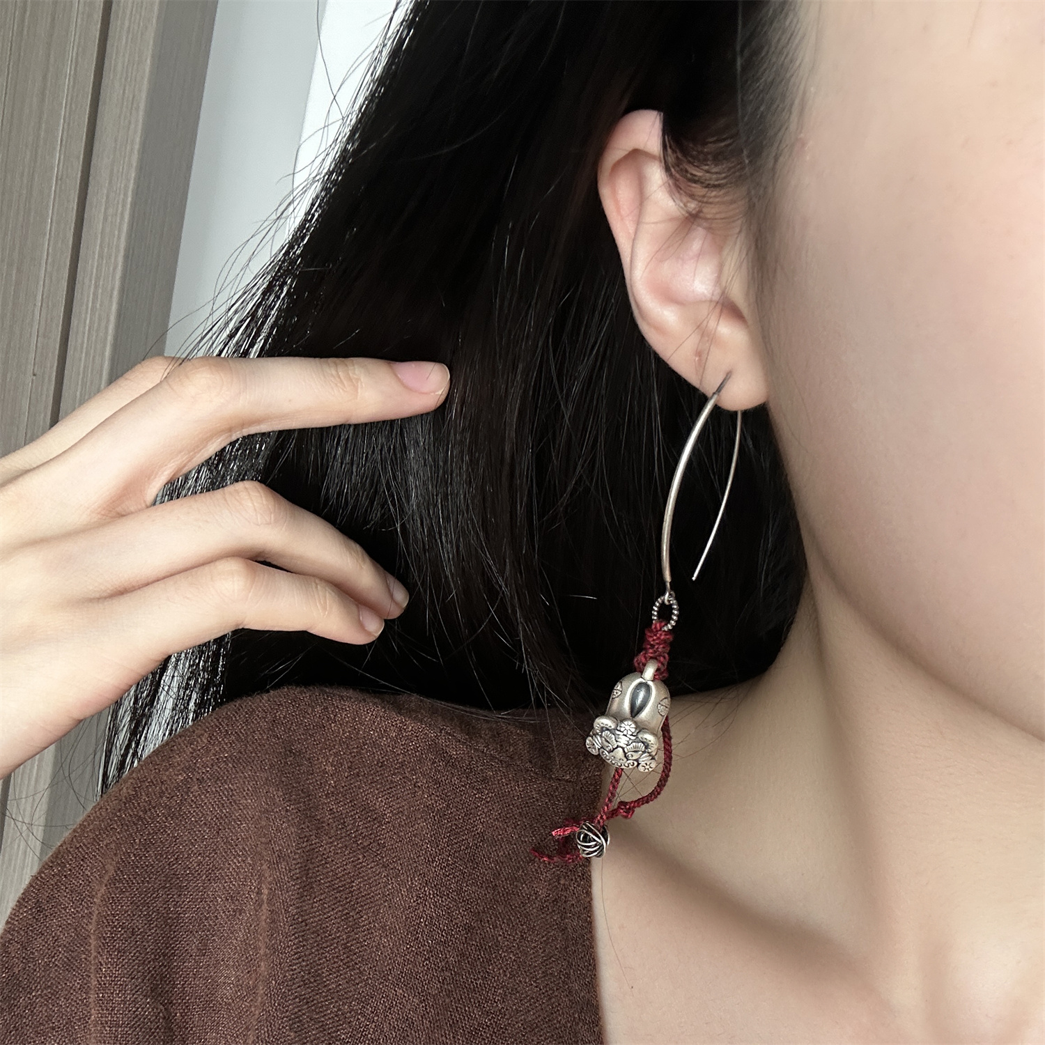 足银耳饰 E25176 <舞狮>虎头鞋红绳耳钩耳环女复古百搭新中式国风
