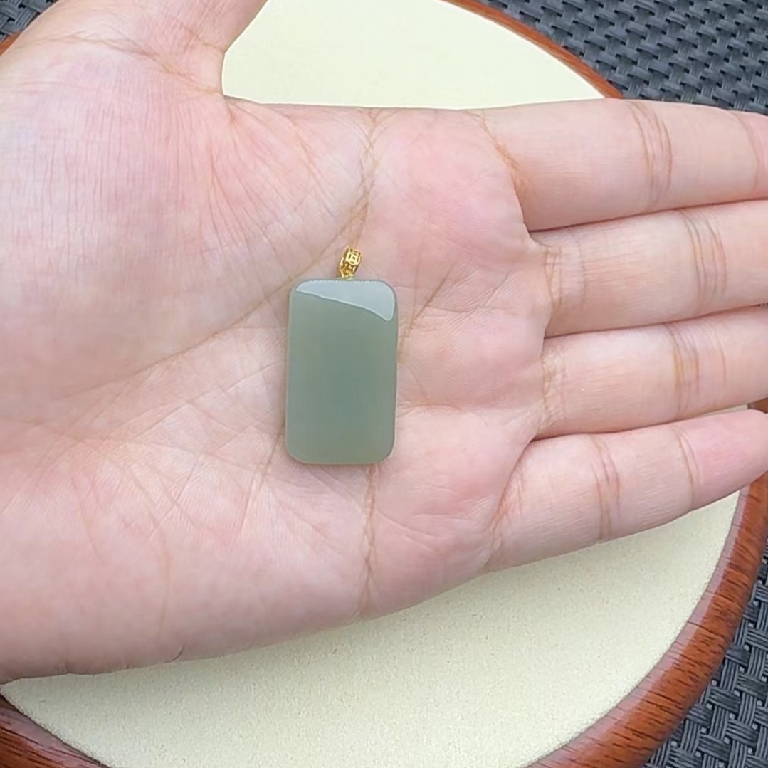 天然和田玉无事牌吊坠18k金扣头精致气质25x14.5mm女款挂坠