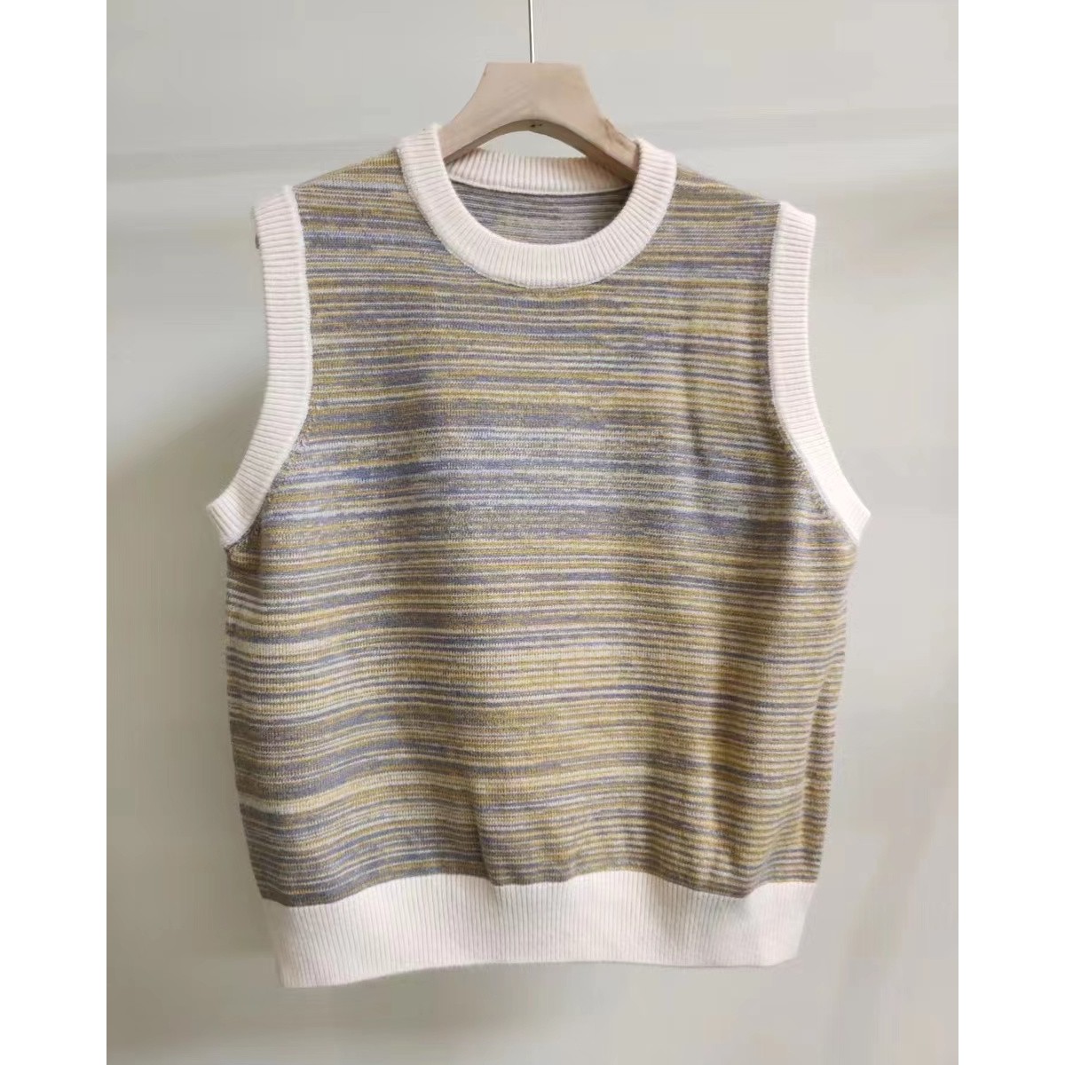 精品马甲随机一件