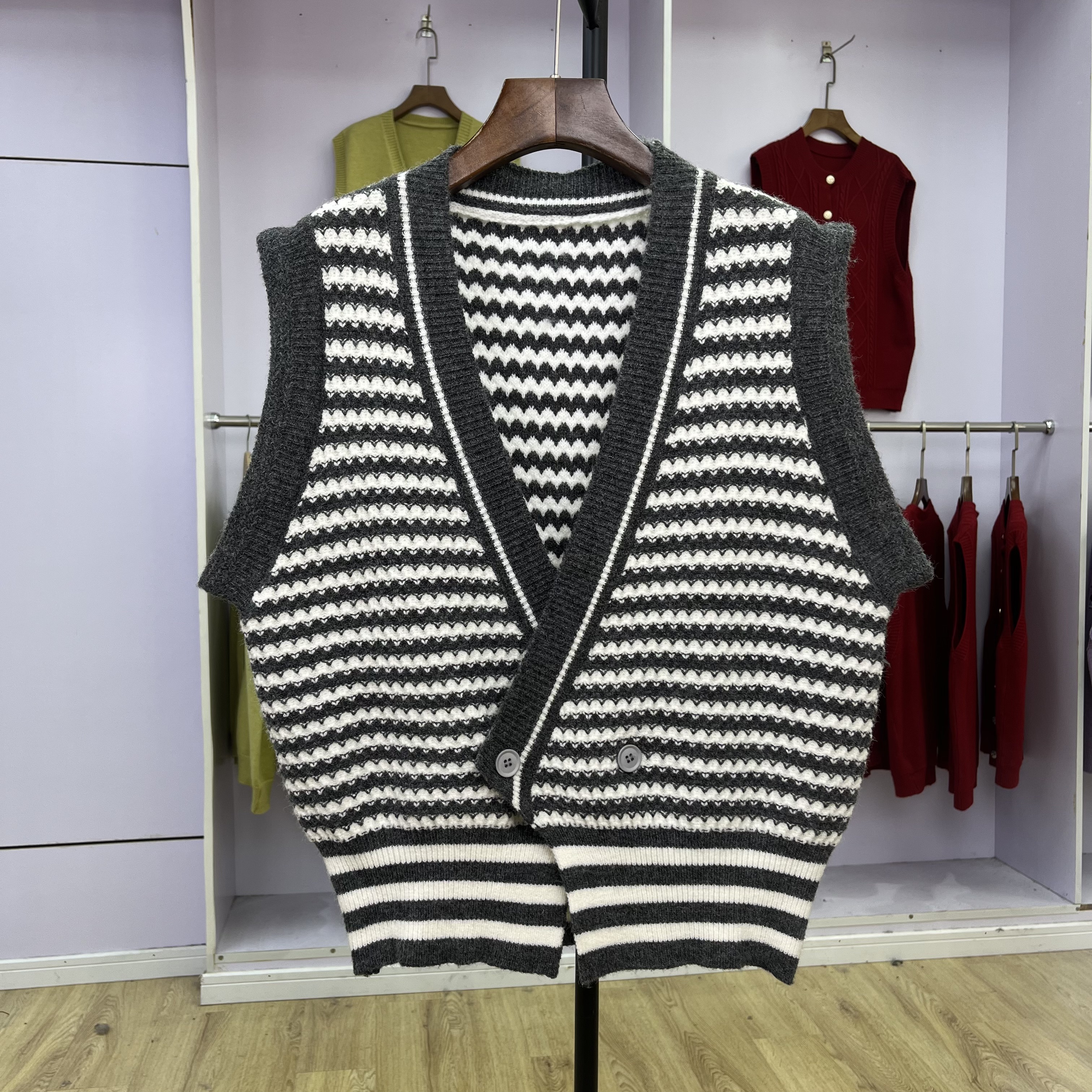 589复古条纹针织马甲背心春秋叠穿坎肩外穿毛衣外套女开衫外搭