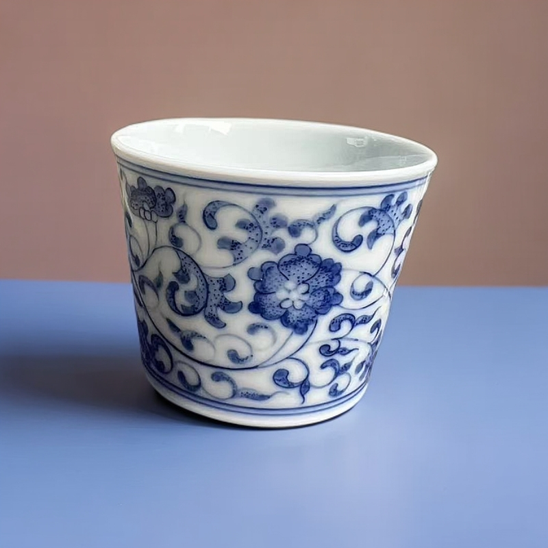 景德镇高温手绘缠枝莲客杯40cc