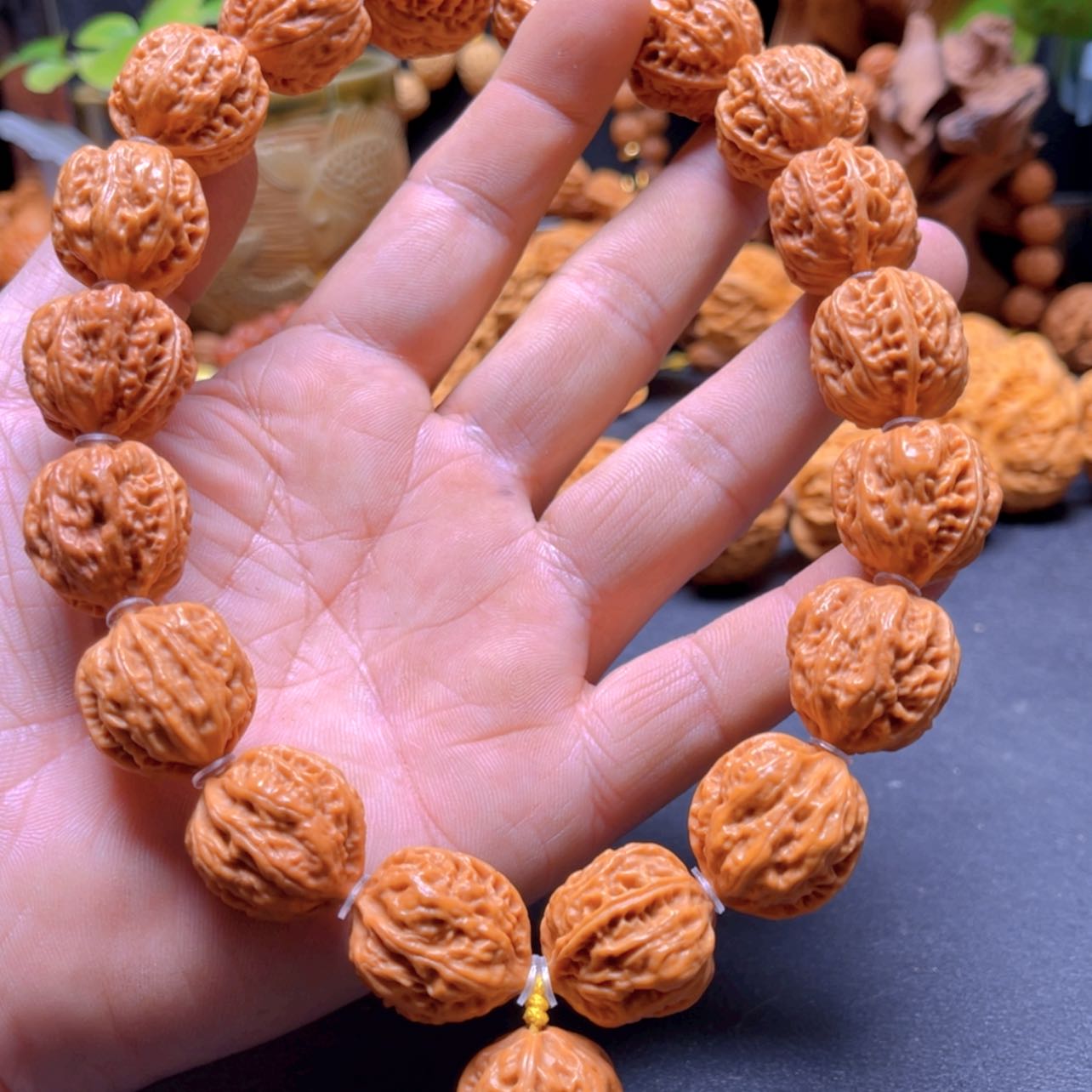 【闪购商品】文玩核桃手串花***挖
