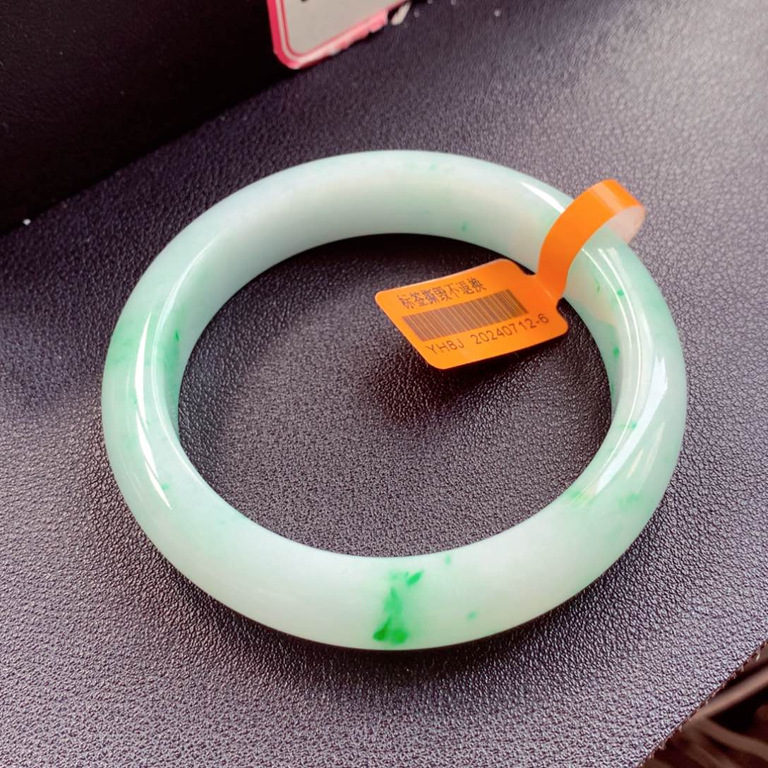 翡翠手镯未镶嵌缅甸翡翠