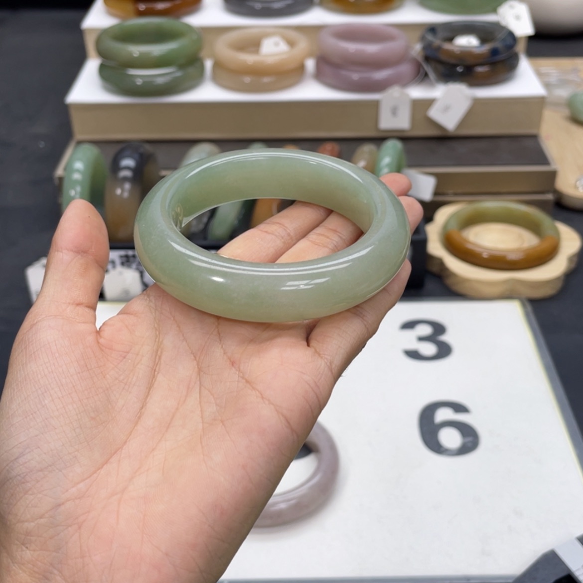 【闪购商品】石英质玉手镯未镶嵌W*。
