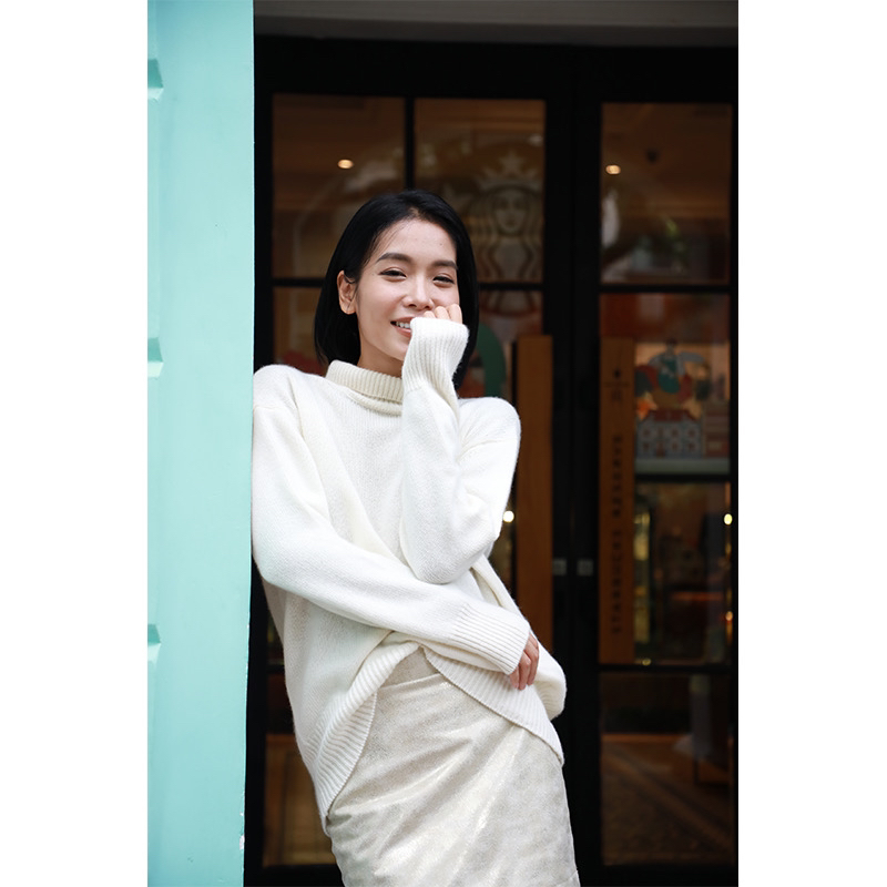 乳白色羊绒宽松高领毛衣瑞典charlotta 