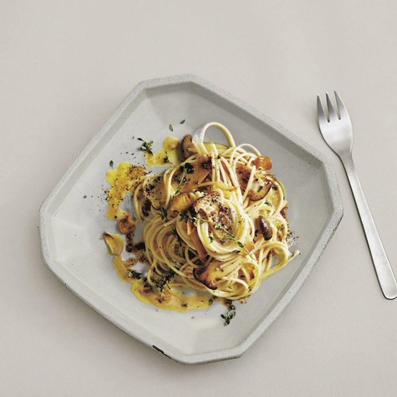 久田【粉印八角方盘】 日式意面盘沙拉盘 复古米白色菜盘 高质感