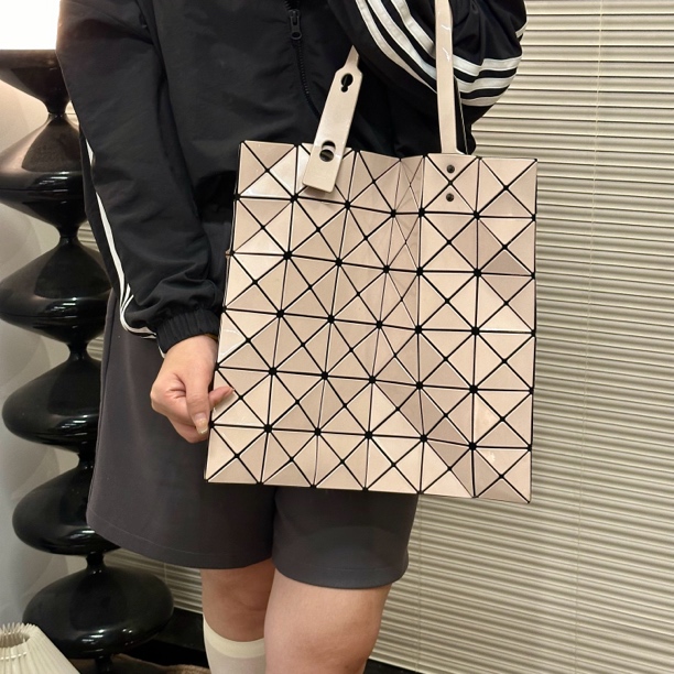 95新 Issey Miyake/三宅一生 经典菱格纹裸粉色托特包