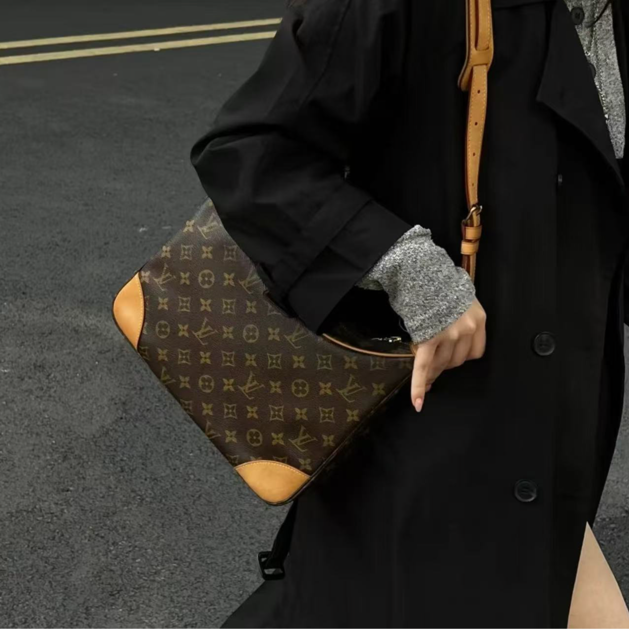 95新 LouisVuitton/路易威登 坚诚中古/老花牛角包小号/4999