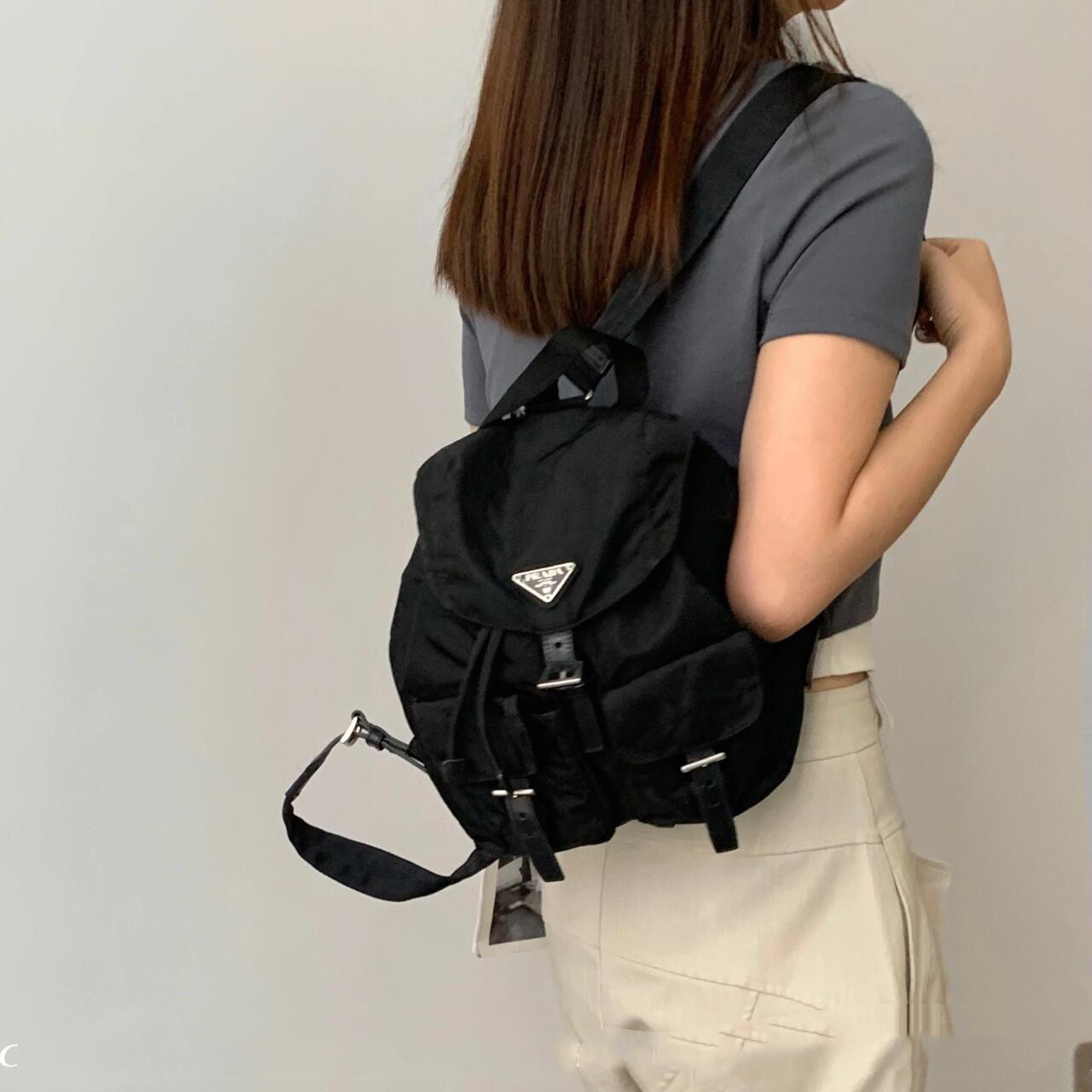 95新 Prada/普拉达 网红款尼龙降落伞双肩包