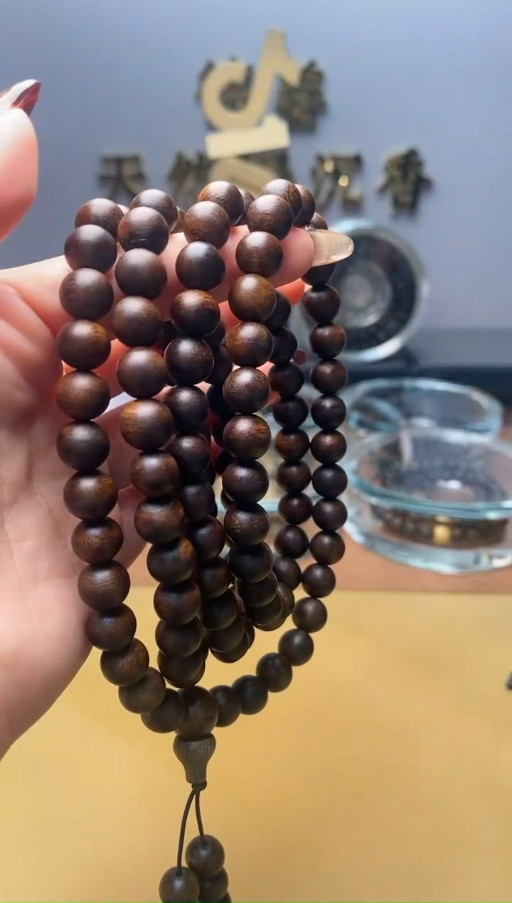 【闪购商品】沉香手串海南莺歌绿0.8*108长链HH