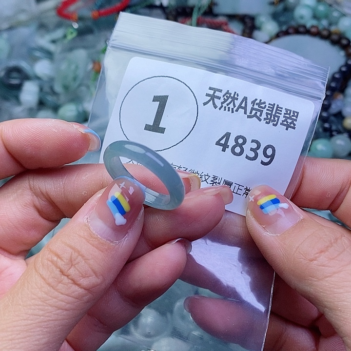 翡翠颈饰未镶嵌吊坠