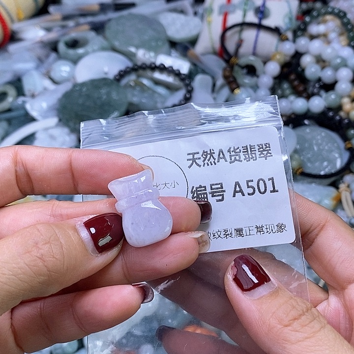 翡翠颈饰未镶嵌吊坠