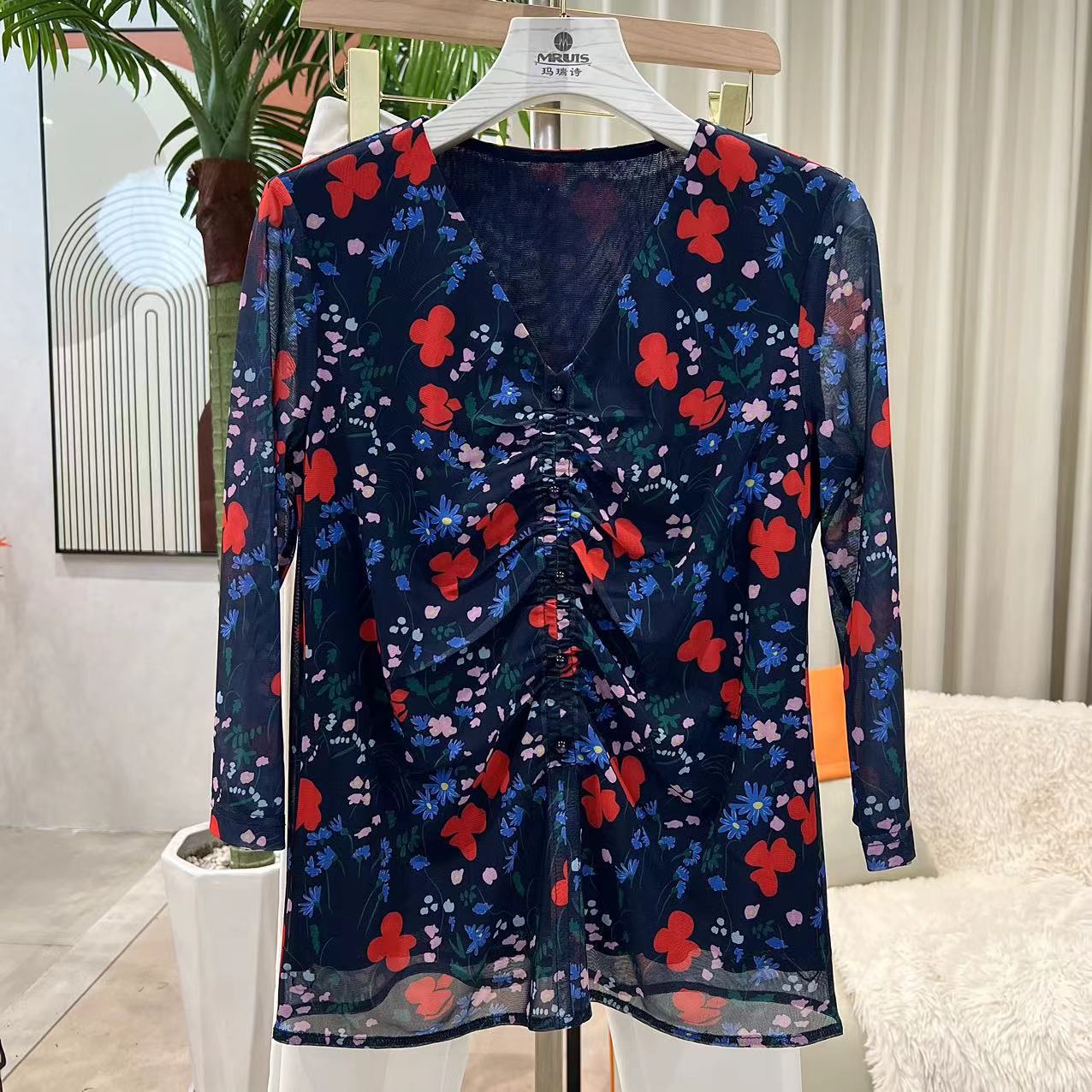 ///商场专经典轻熟风V领抽褶修身弹力上衣女七分袖2025新款T5308