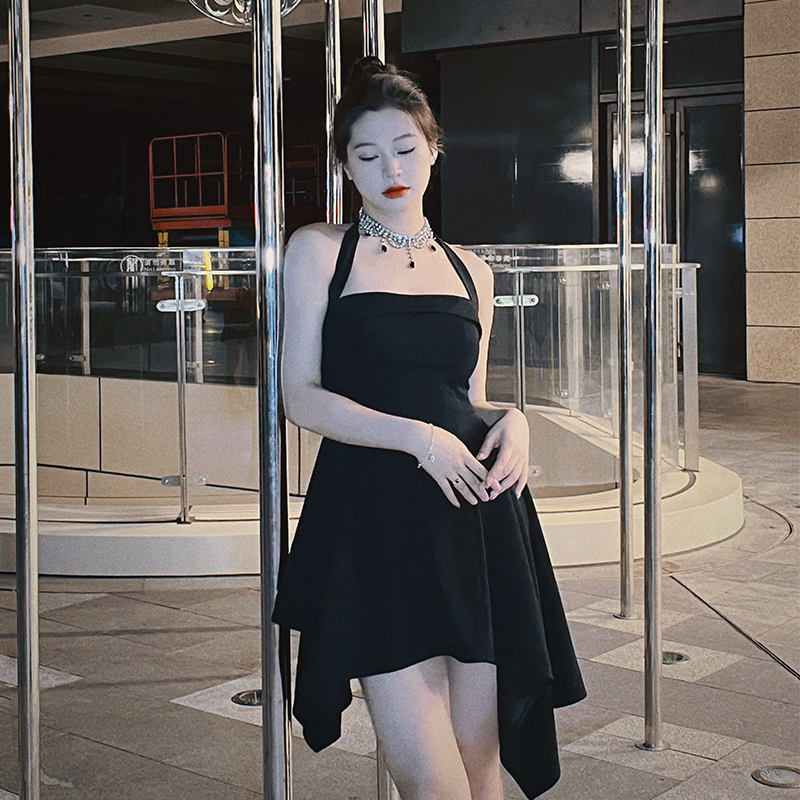 六指导 Sweet恋夏 性感气质显瘦吊带裙夏季无袖纯色抹胸连衣裙