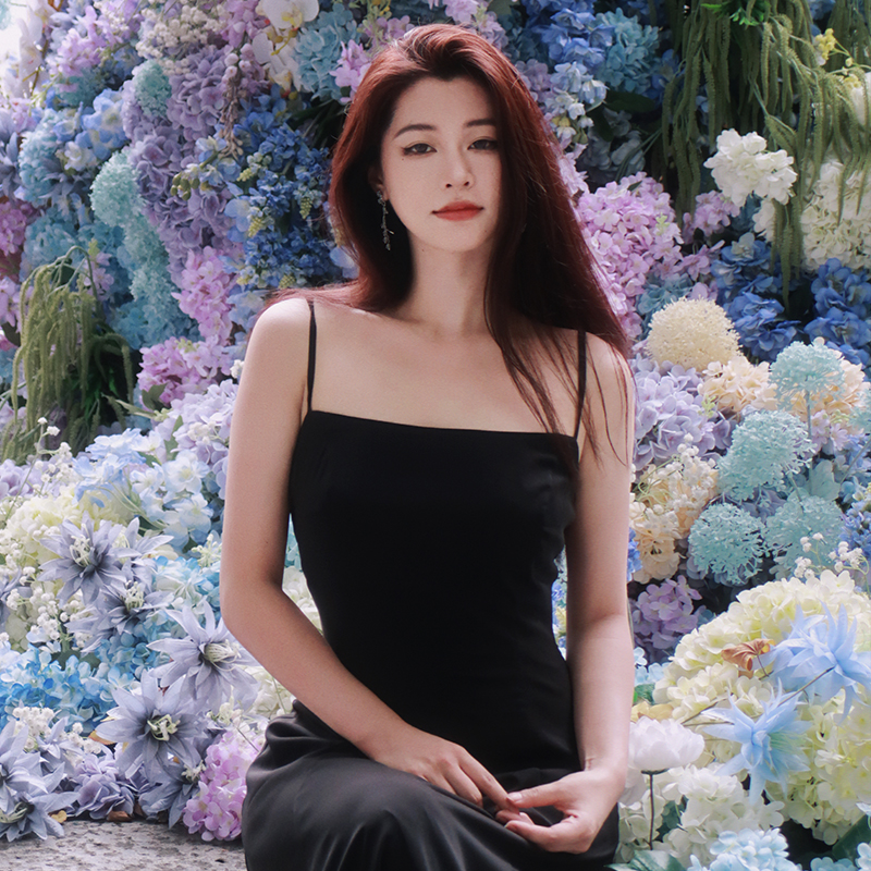 六指导 月光小夜曲 性感显瘦修身收腰a字纯色吊带连衣裙女夏新款