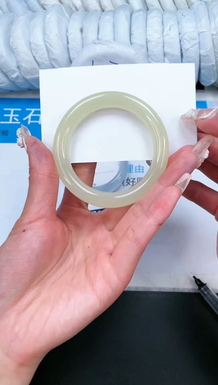 【闪购商品】石英质玉手镯未镶嵌303-52.4
