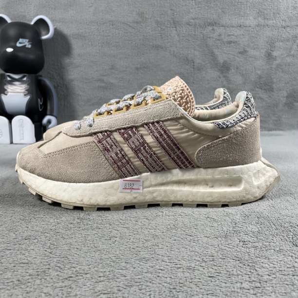 二手38码 adidas Originals  跑鞋 米灰 中底鞋面污渍无盒公价529