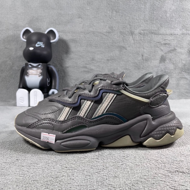 二手37码 adidas Originals 休闲鞋 深灰 底剐蹭氧化裂皮 公价699