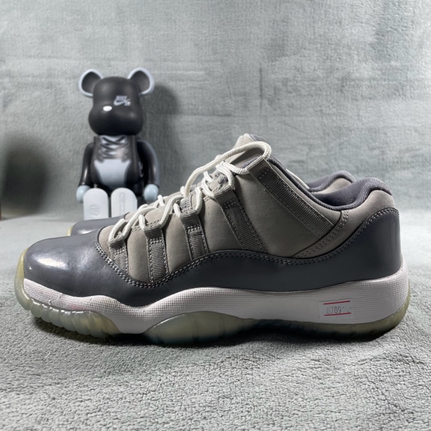 二手39码 Air Jordan 11 篮球鞋 酷灰 无盒公价2249