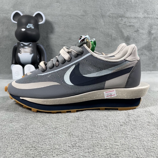 二手40码 Nike LDWaffle 休闲鞋 灰 无盒 公价1739