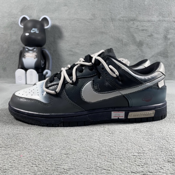 二手41码 Nike Dunk 板鞋 低帮 黑白拼色 绳坏涂鸦 无盒公价689