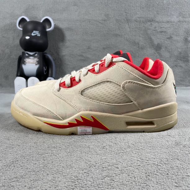 二手42码 Air Jordan 5 板鞋 撕撕乐白红 无盒 公价1519