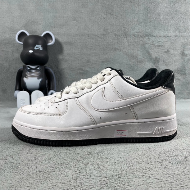 二手41码 Nike Air Force 1 板鞋 白 内衬帮磨损污渍 无盒公价949