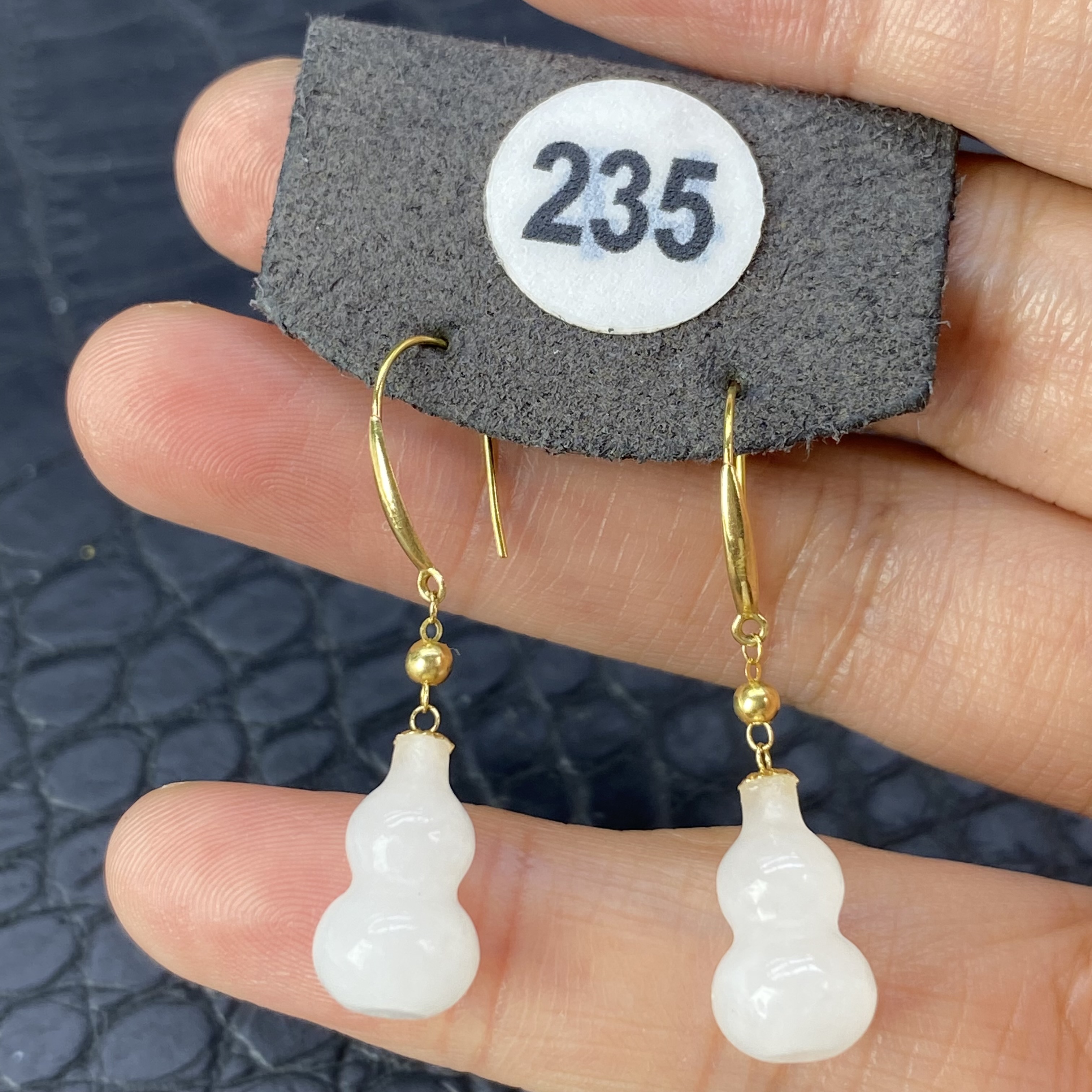 235号 18k金和田玉耳饰