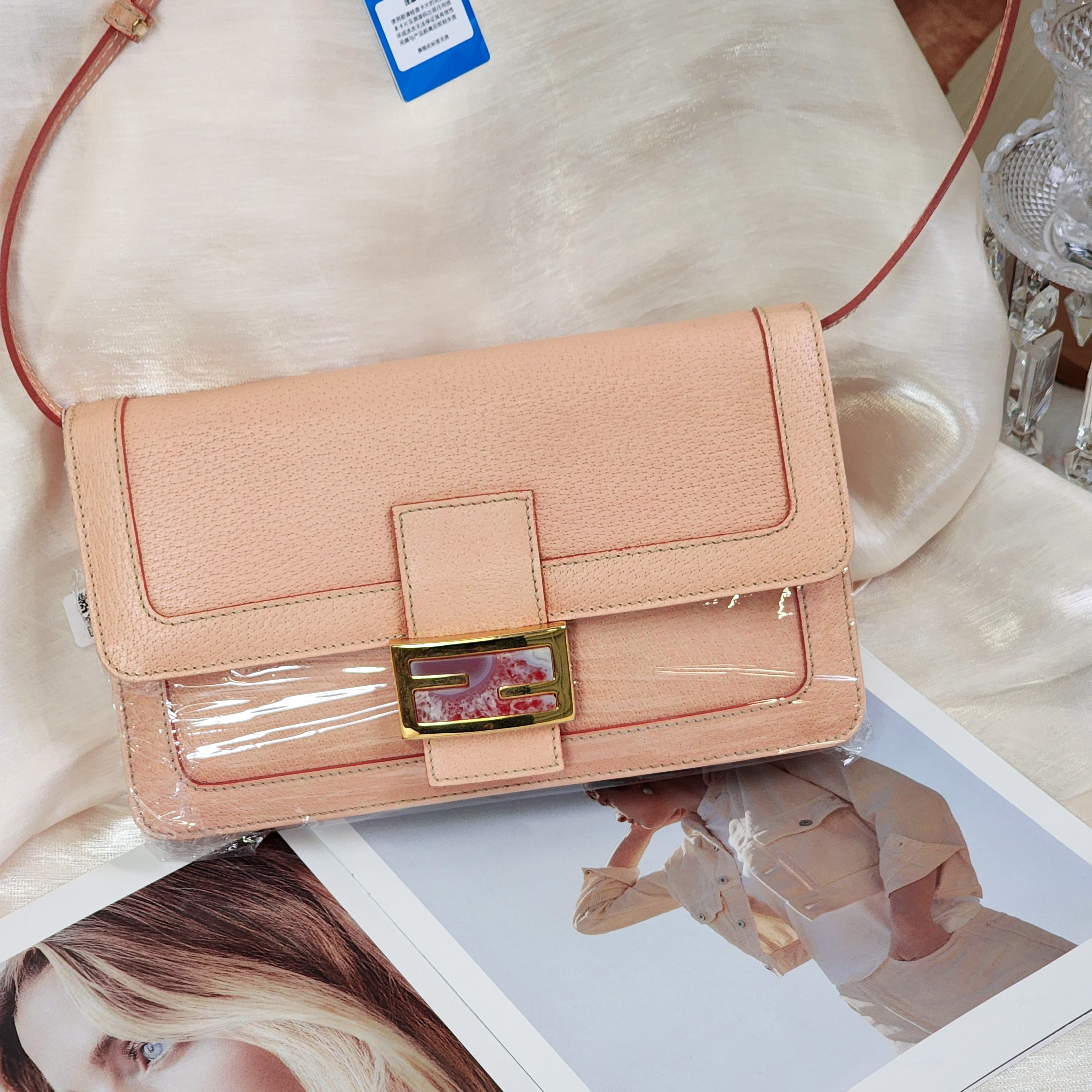 95新 FENDI/芬迪 法棍腋下斜挎包