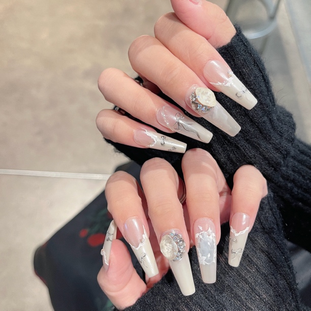 Yeeqi | 丝绸蝴蝶结 施华洛钻球 手工穿戴甲定制