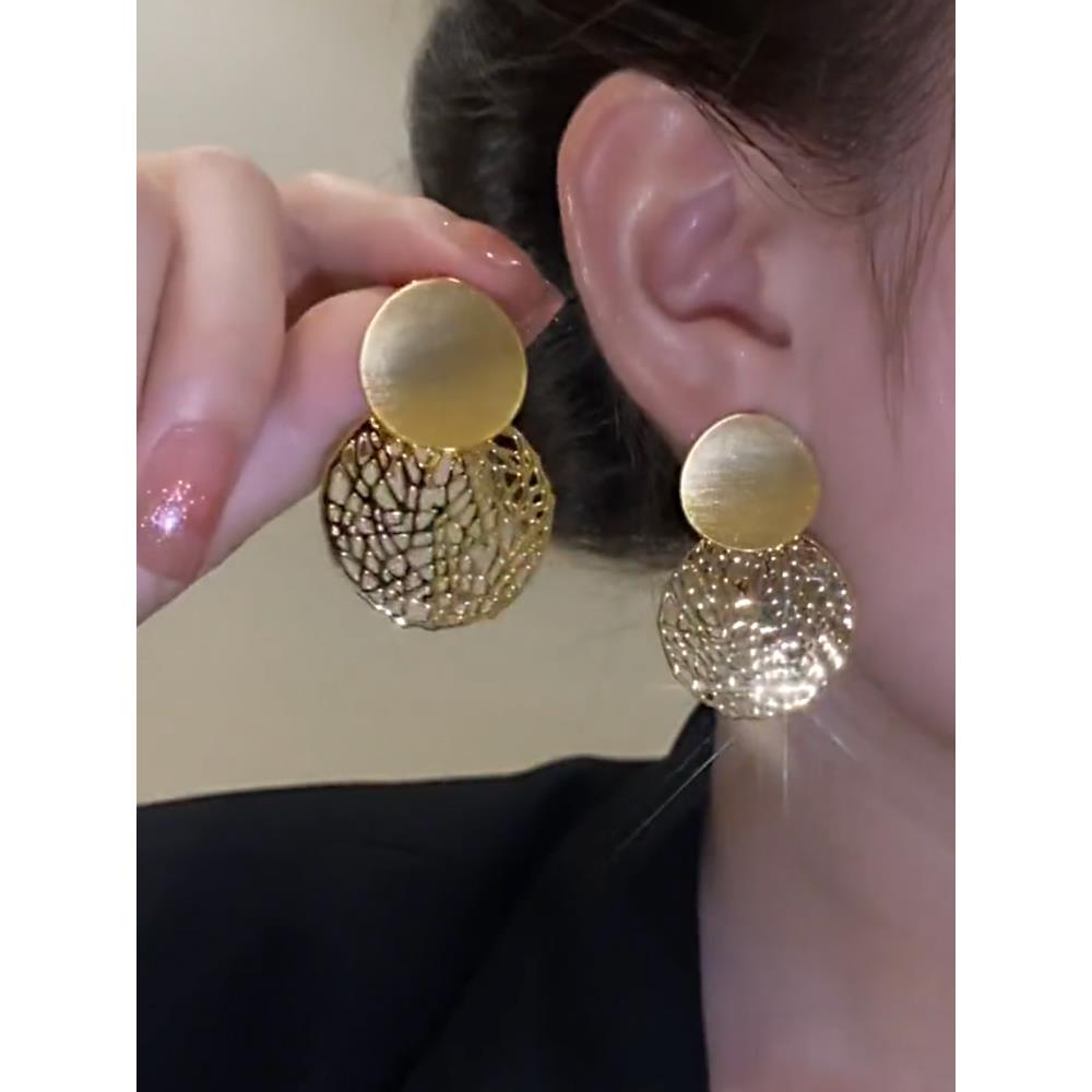 小众镂空圆圈耳钉气质高级感冷淡风时尚百搭2023年新款爆款耳环女
